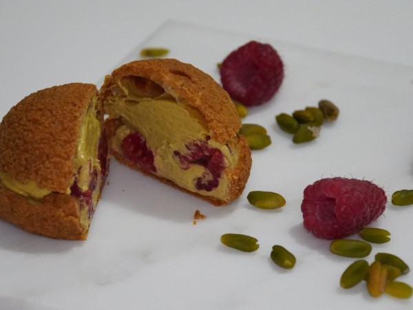 Choux pistache framboise