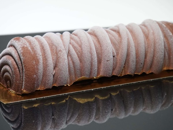 BÛCHE MARRONS ET FRUITS NOIRS