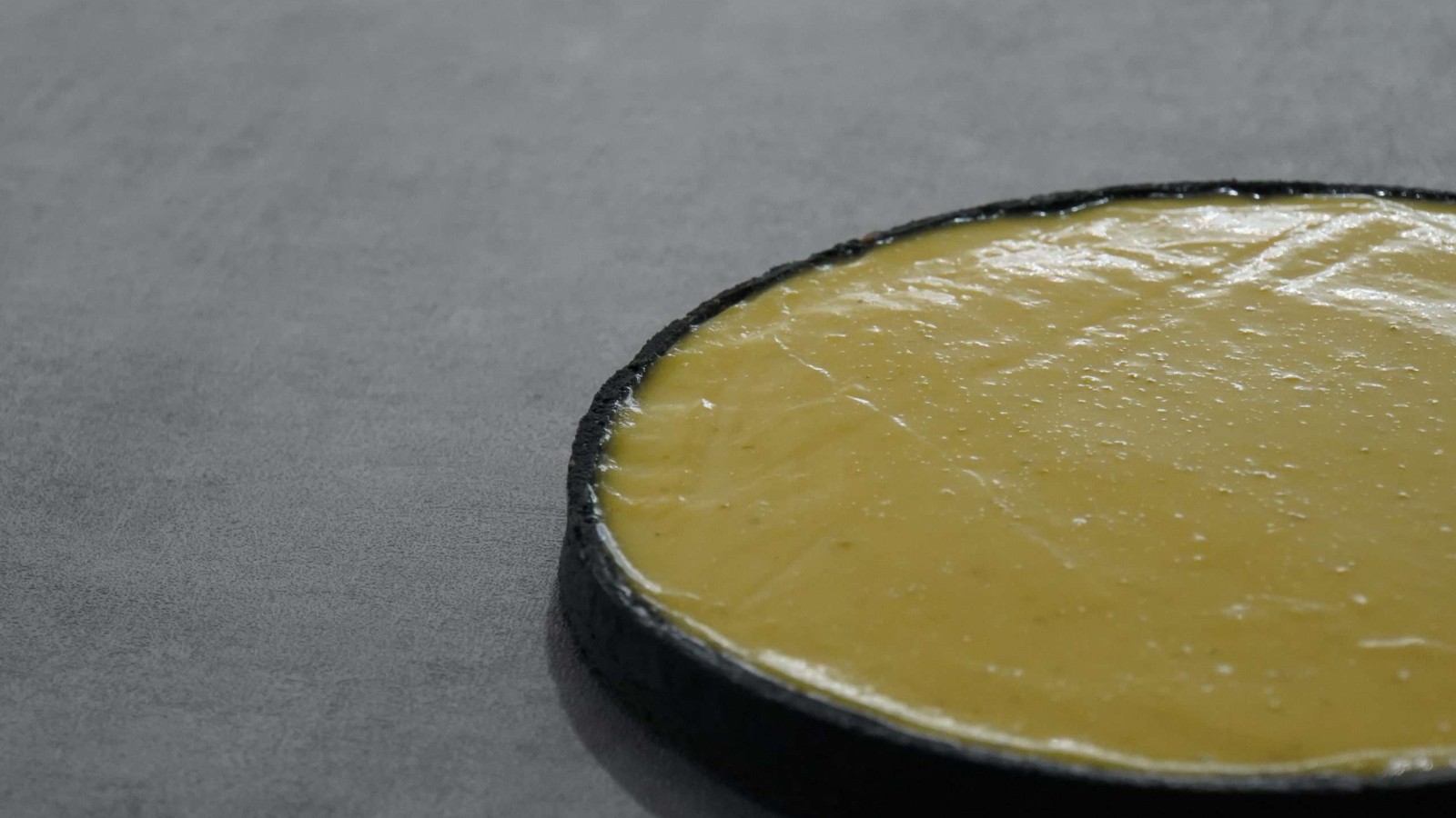 Tarte Yuzu Charbon