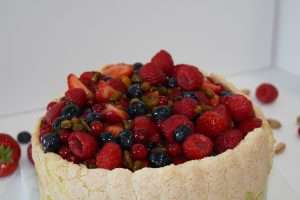 Lire la suite à propos de l’article Charlotte pistache fruits rouge