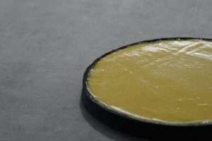 Lire la suite à propos de l’article Tarte Yuzu charbon