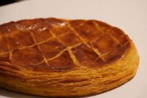 Lire la suite à propos de l’article Galette des rois pâte feuilletée inversée