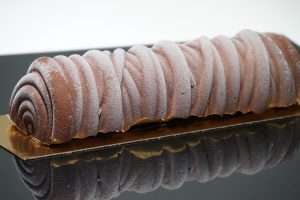 Lire la suite à propos de l’article Bûche marrons et fruits noirs