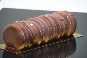 Lire la suite à propos de l’article Buche infiniment noisette