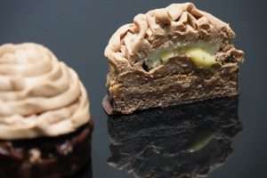 Lire la suite à propos de l’article Découvrez l’Entremets Noix de Pécans, Chocolat et Crème Brûlée